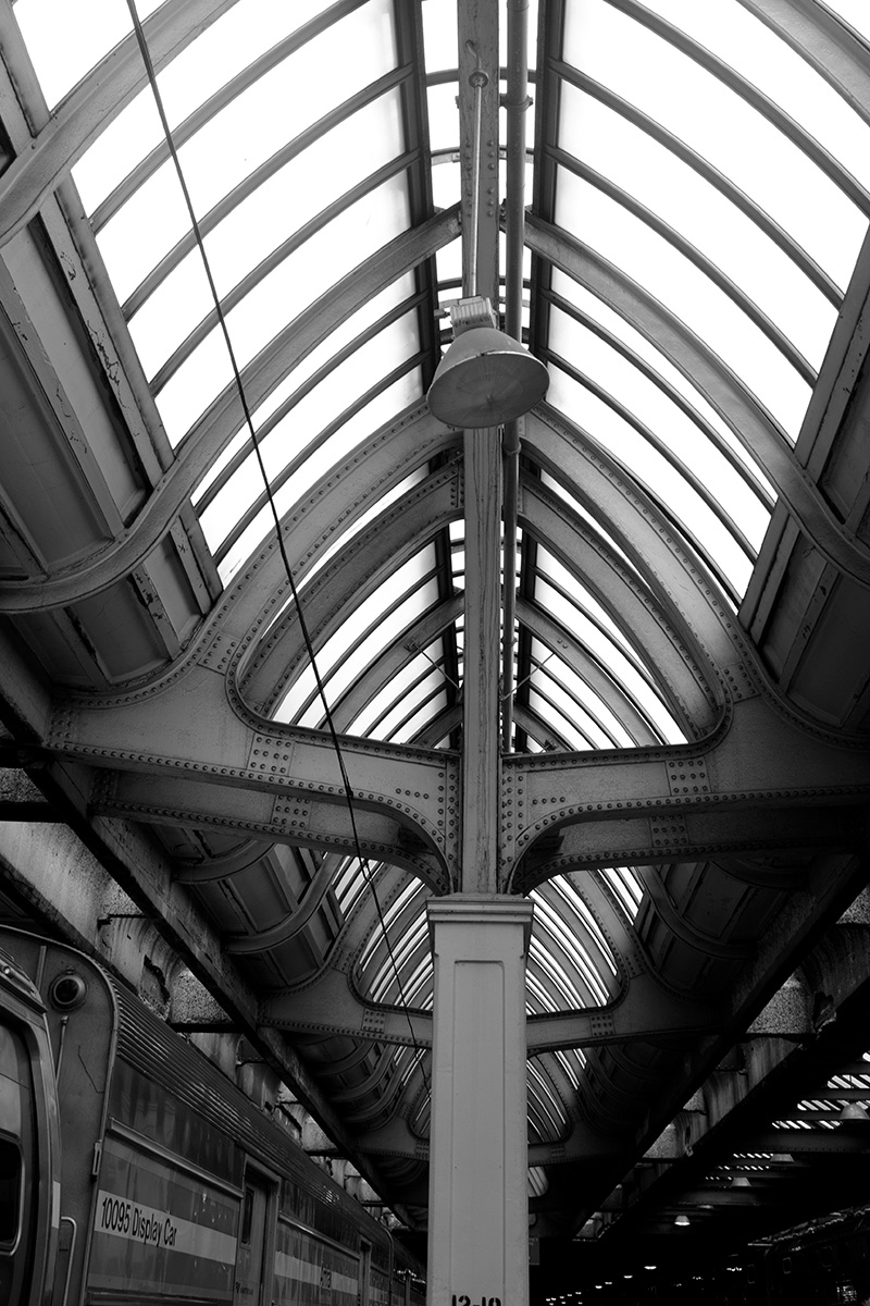 a black and white photos of the icon chicago union station