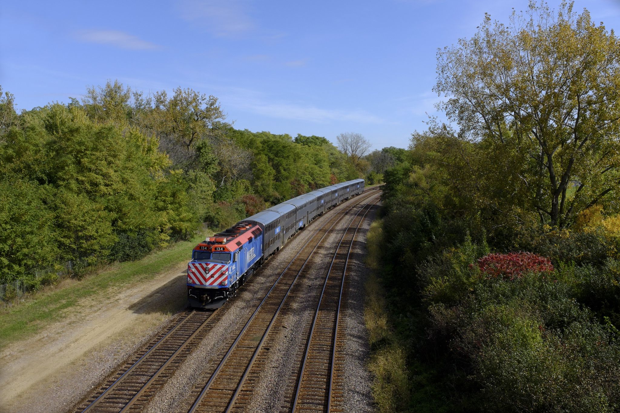 a inbound Metra train heads east through Wheaton.